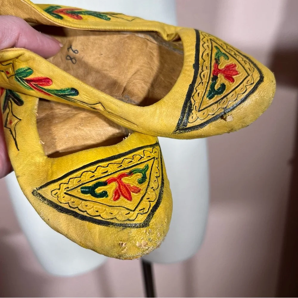 Vintage antique Tooled Leather South Western Bohemian Childs Moccasins Shoes